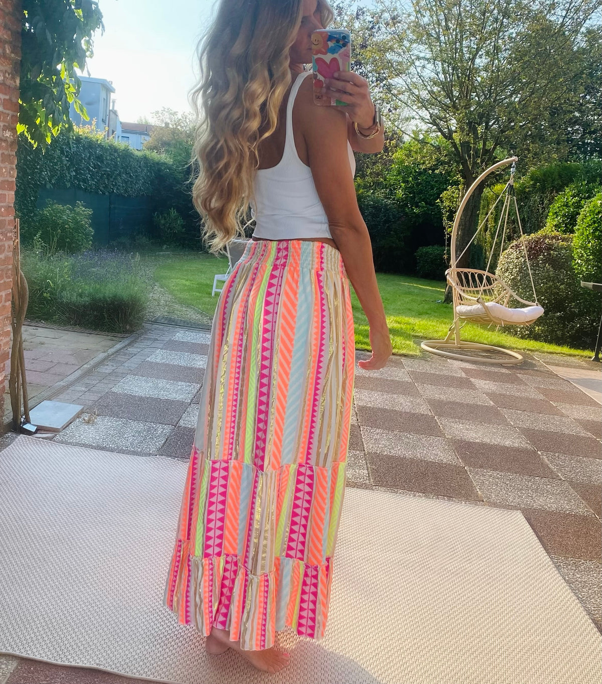 Falda larga con estampado vibrante