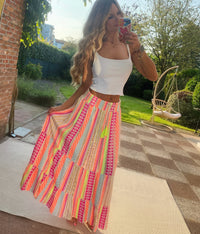 Falda larga con estampado vibrante