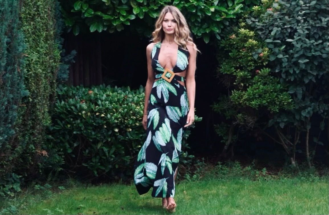 fitted lace wedding dress Tropical Leaf Print V-Neck Maxi Cami Dress Black / M