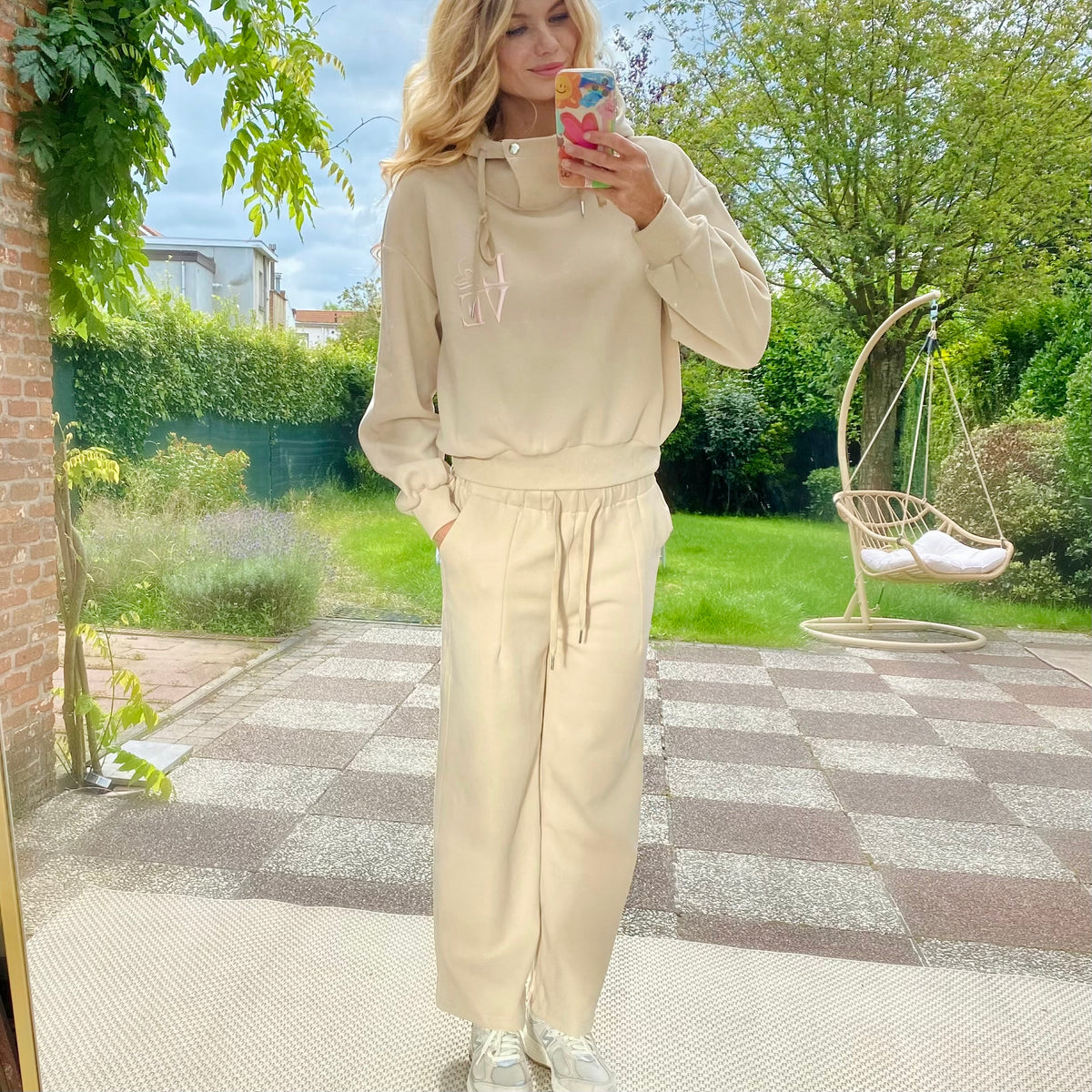 Cozy Chic Beige Tracksuit Set for Lounging and On the Move